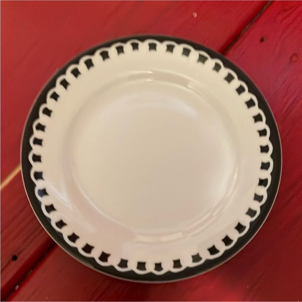 3/$15 ❤️ 3/2  Sterling vitrified china 5.25” plate